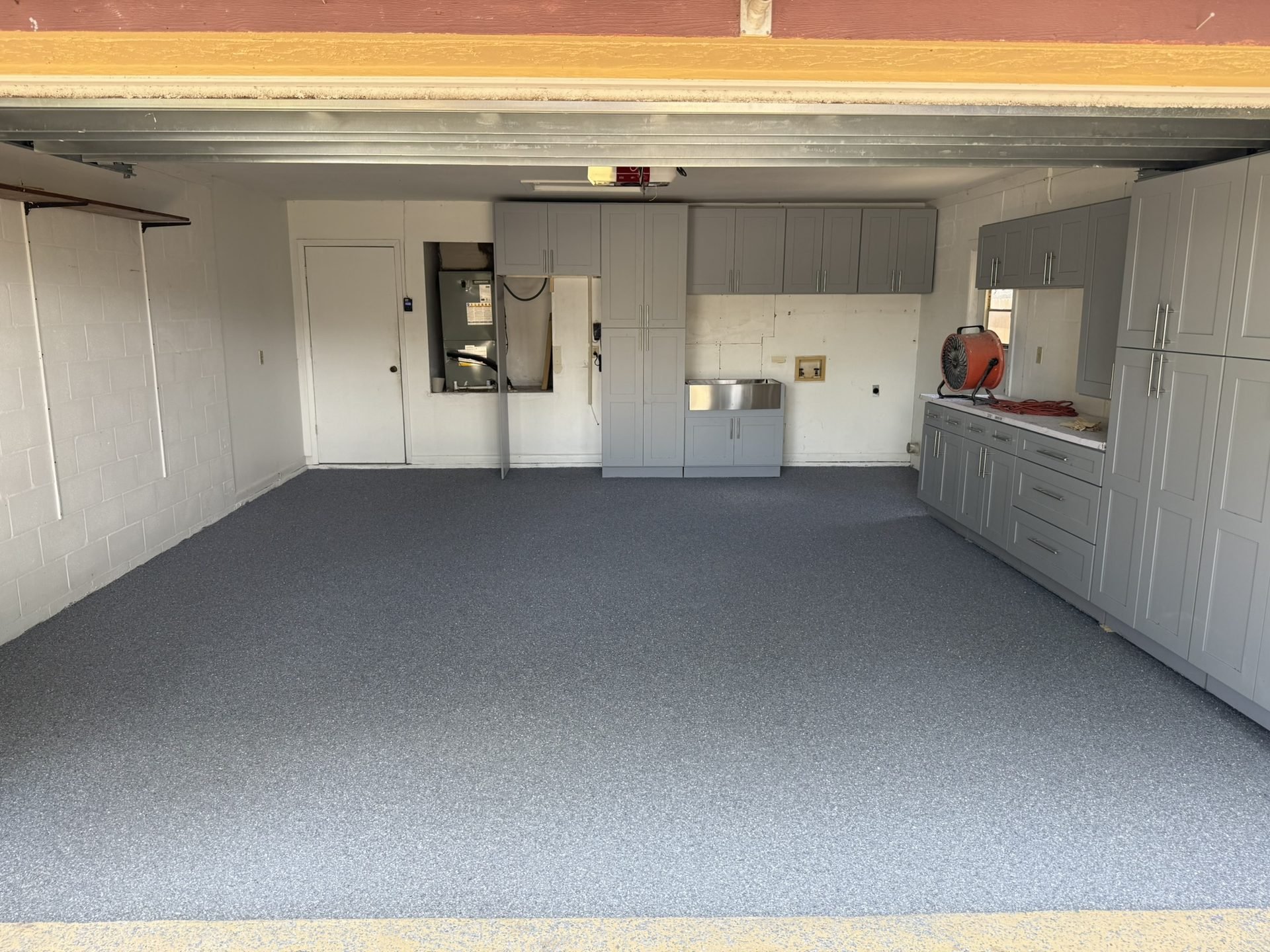 Solid color epoxy floor